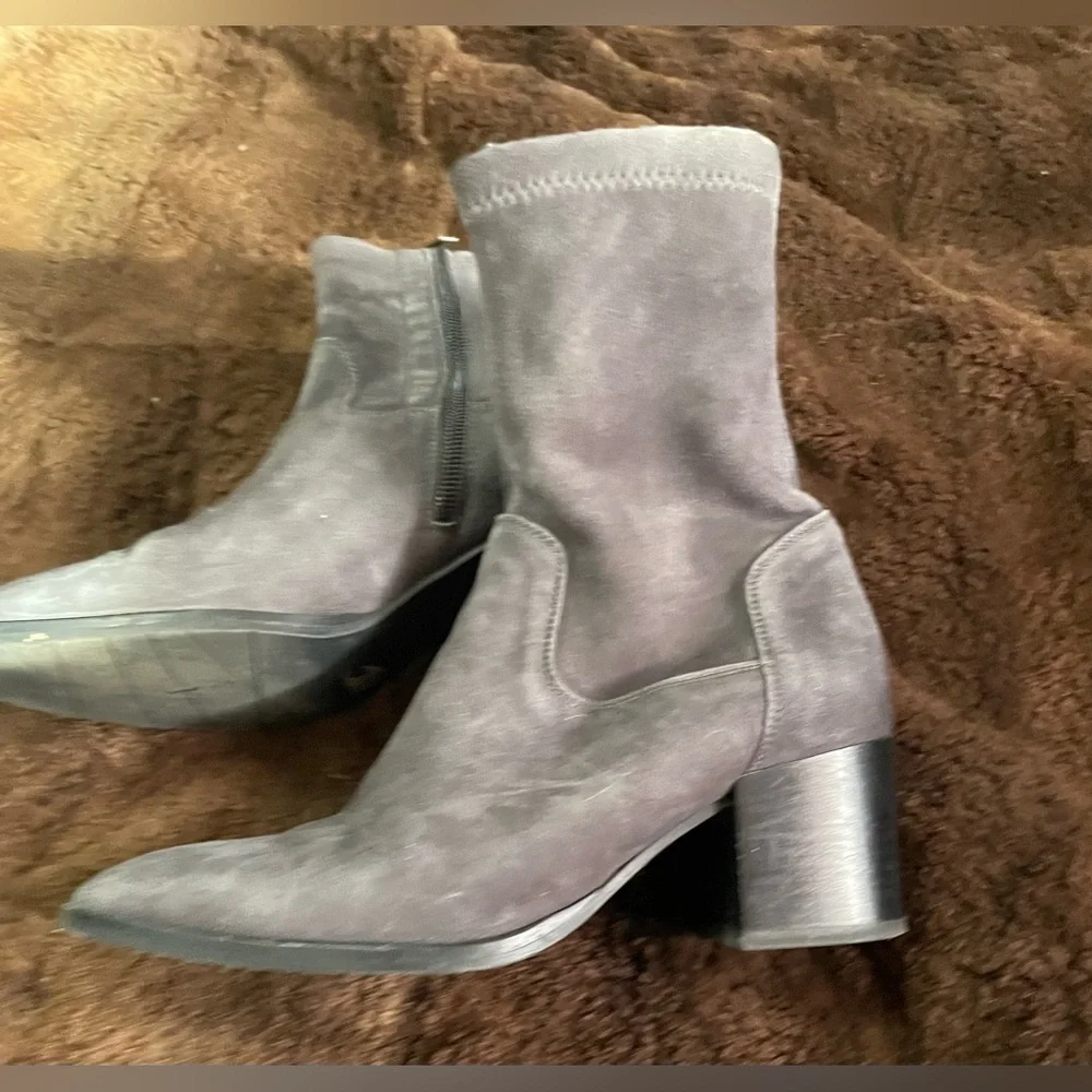 Aquatalia Women's Gray Suede Ankle Boots - Classic Zip Closure Block Heel